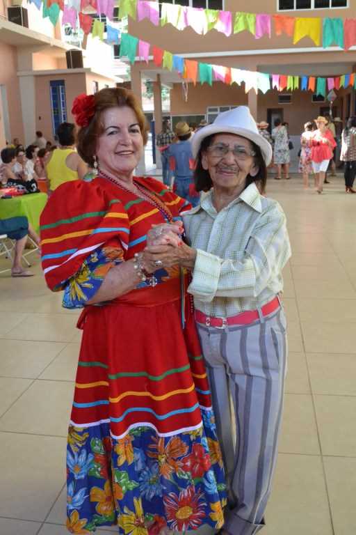 Vestido de festa para best sale terceira idade